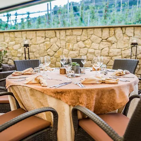 מלון Restaurant Kirchsteiger וולן